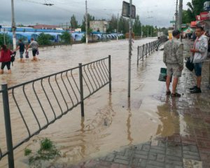 Мощный ливень затопил Крым: жителей могут эвакуировать