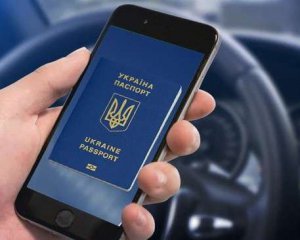 Електронні паспорти прирівняють до звичайних: назвали дату