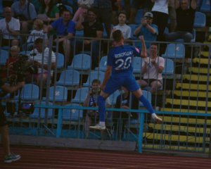 "Дніпро-1" програв "Десні" в матчі з двома вилученнями