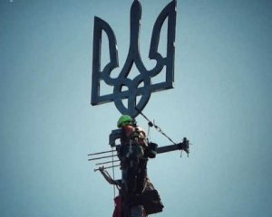 В Киеве ко Дню Независимости установили самый высокий трезубец в Украине
