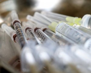 Бесплатное кино за прививку: как украинцев поощряют к вакцинации