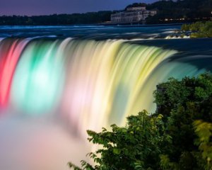 Мощнейший водопад мира подсветят цветами украинского флага