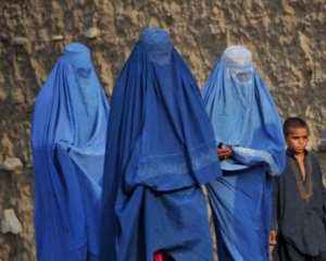 Афганська дівчина втекла від насильного шлюбу з талібом до РФ: російська влада депортувала її назад
