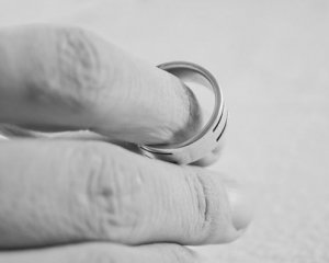 Чому люди розлучаються після років у шлюбі