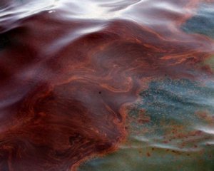 В РФ произошел разлив нефти - гигантское пятно направляется в Крым