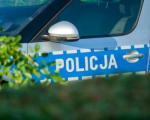 У Польщі прив&#039;язали ременями українця, який напав на поліцейських. Він задушився