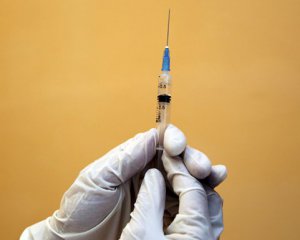 США будуть ревакцинувати громадян третьою дозою вакцини