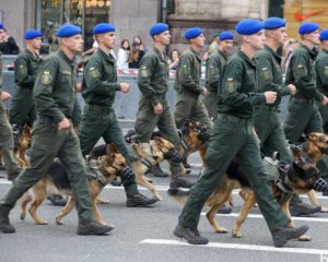 Во время репетиции парада военные спели песню о Путине