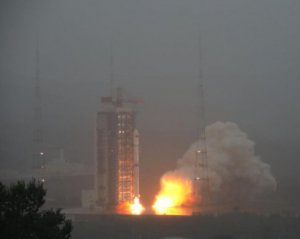 Пекин запустил на орбиту новую группу спутников: впечатляющее видео