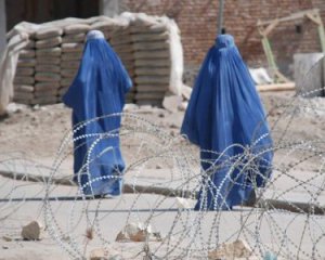 Радикальный шариат: талибы заставляют предпринимателей зарисовывать витрины с изображениями женщин