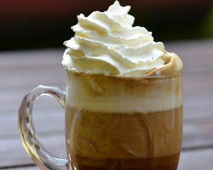 Що додавати в каву, щоб зменшити негативний вплив кофеїну