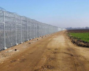 Греция строит стену с Турцией: что случилось