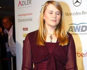 Дівчина зуміла втекти від викрадача, який тримав її в неволі більше 8 років