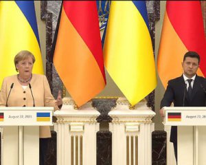 Меркель пояснила свою відсутність на &quot;Кримській платформі&quot;