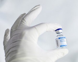 Скільки українців отримали вакцину у День прапора
