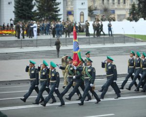 У столиці проводять парад - пряма трансляція