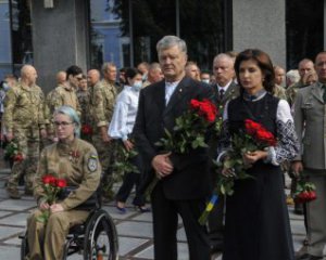 Порошенко з ветеранами війни проти російської агресії вшанував пам&#039;ять українських воїнів