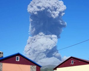 У Росії вивергається вулкан: попіл піднявся на 4 км і налякав місцевих