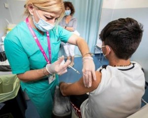 У Великій Британії стартує вакцинація підлітків