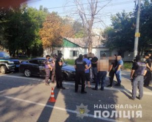 Двоє чоловіків влаштували стрілянину біля кафе, є постраждалі