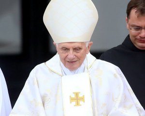 Папа Римський подав у відставку