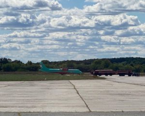 Нардепів від ОПЗЖ не випустили з літака в Полтаві