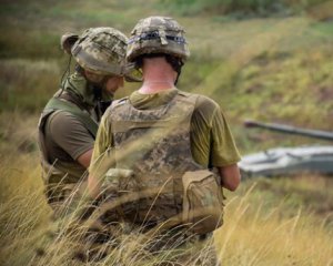 На Донбасі поранили двох військовослужбовців