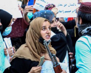 В Афганистане женщины снова вышли за свои права: их били электродубинками