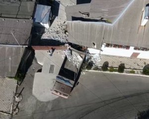 Грузовик разрушил двухэтажный дом