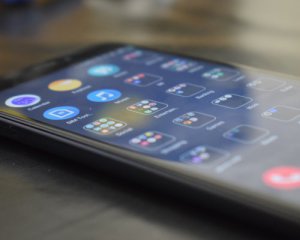 Смартфон Xiaomi не работает в аннексированном Крыму: назвали причину
