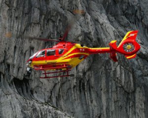 Во Франции упал спасательный вертолет, есть погибший