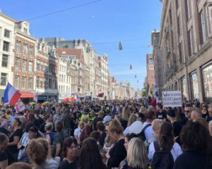 Тысячи человек вышли на протест в Амстердаме через жилищный кризис в стране