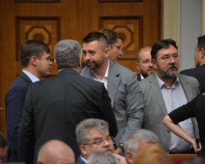 Монобильшинство &quot;похудело&quot; - кто помогает &quot;слугам&quot; принимать законы