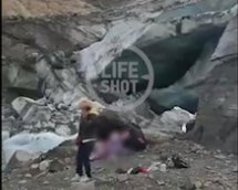 В России ледник обрушился на туристок, есть жертвы