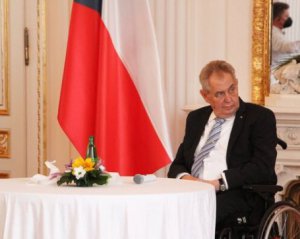 У Чехії президент потрапив до лікарні