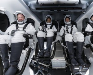 Впервые в космос отправился гражданский экипаж