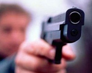 Посеред вулиці у Затоці невідомий влаштував стрілянину, є вбитий