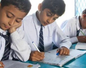 В Афганістані таліби дозволили вчитися в школі лише хлопцям