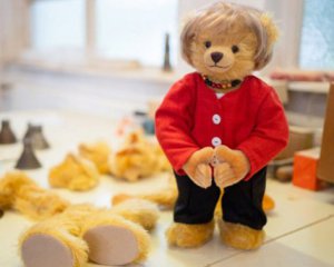 В Германии начнут продавать плюшевого медведя, похожего на Ангелу Меркель