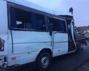 В России грузовик врезался в автобус с жителями Донбасса: много пострадавших