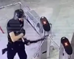 Появились жуткие кадры нападения террориста на Пермский университет - видео 18+