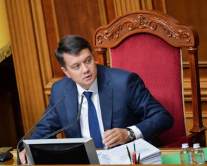 Три фракції не дадуть голоси за відставку Разумкова, у Тимошенко сумніваються в такому сценарії взагалі