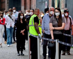 Німеччина залишить невакцинованих працівників без карантинних компенсацій