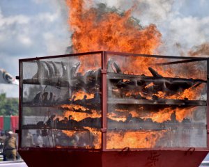 Для борьбы с браконьерами сожгли 2,5 тыс. редкостных рогов носорогов