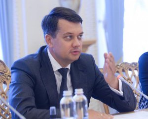 &quot;Я не пов&#039;язував би це з боротьбою проти олігархів&quot; - Разумков про обстріл авто Шефіра