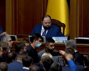 Оппозиция хотели отстранить Стефанчука - Рада провалила