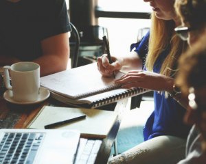 Кожному п'ятому переглядають зарплату раз на рік: огляд ринку праці