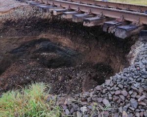 Провал на Буковине: график и маршрут поездов изменили