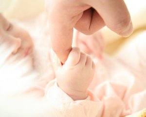 В организмах младенцев обнаружили повышенное количество микропластику