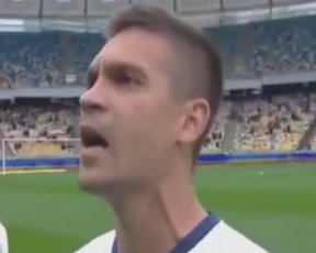 Футболист на "Олимпийском" спел гимн Украины и стал звездой сети: трогательное видео